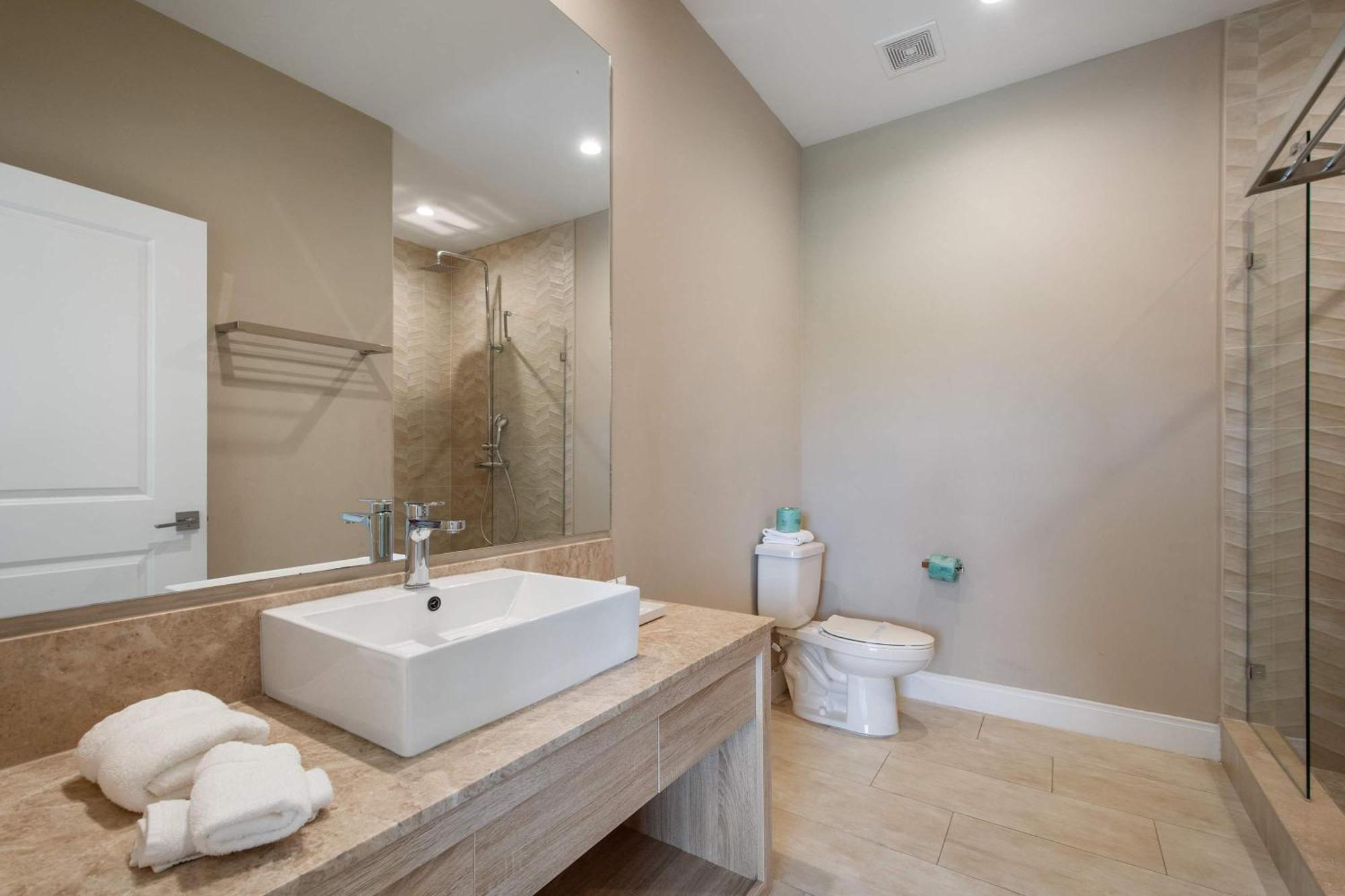 Luxurious Getaway | Chic Villa, Stunning Patio & Exclusive Perks! Holiday home Orlando
