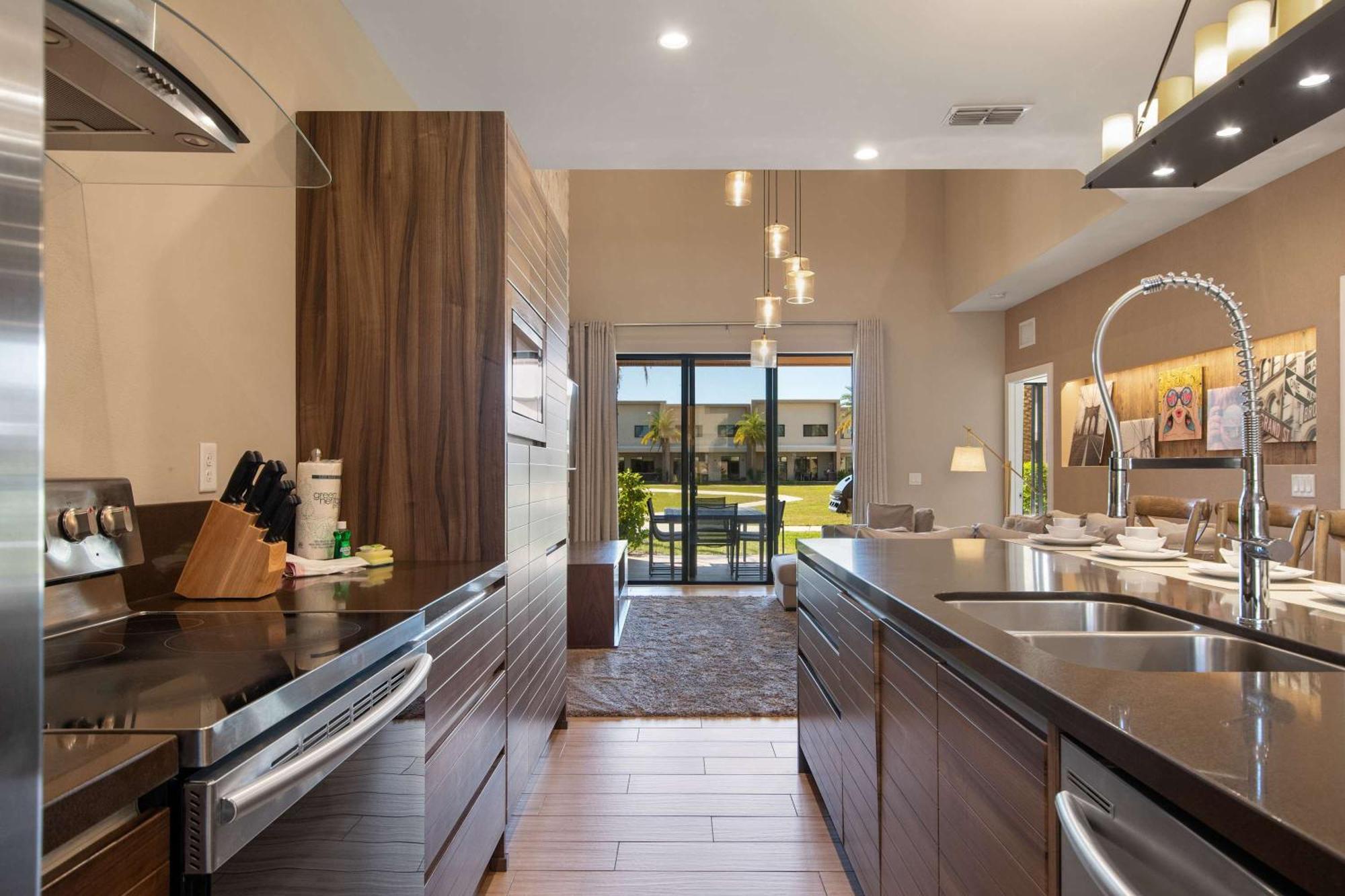 Luxurious Getaway | Chic Villa, Stunning Patio & Exclusive Perks! Holiday home Orlando