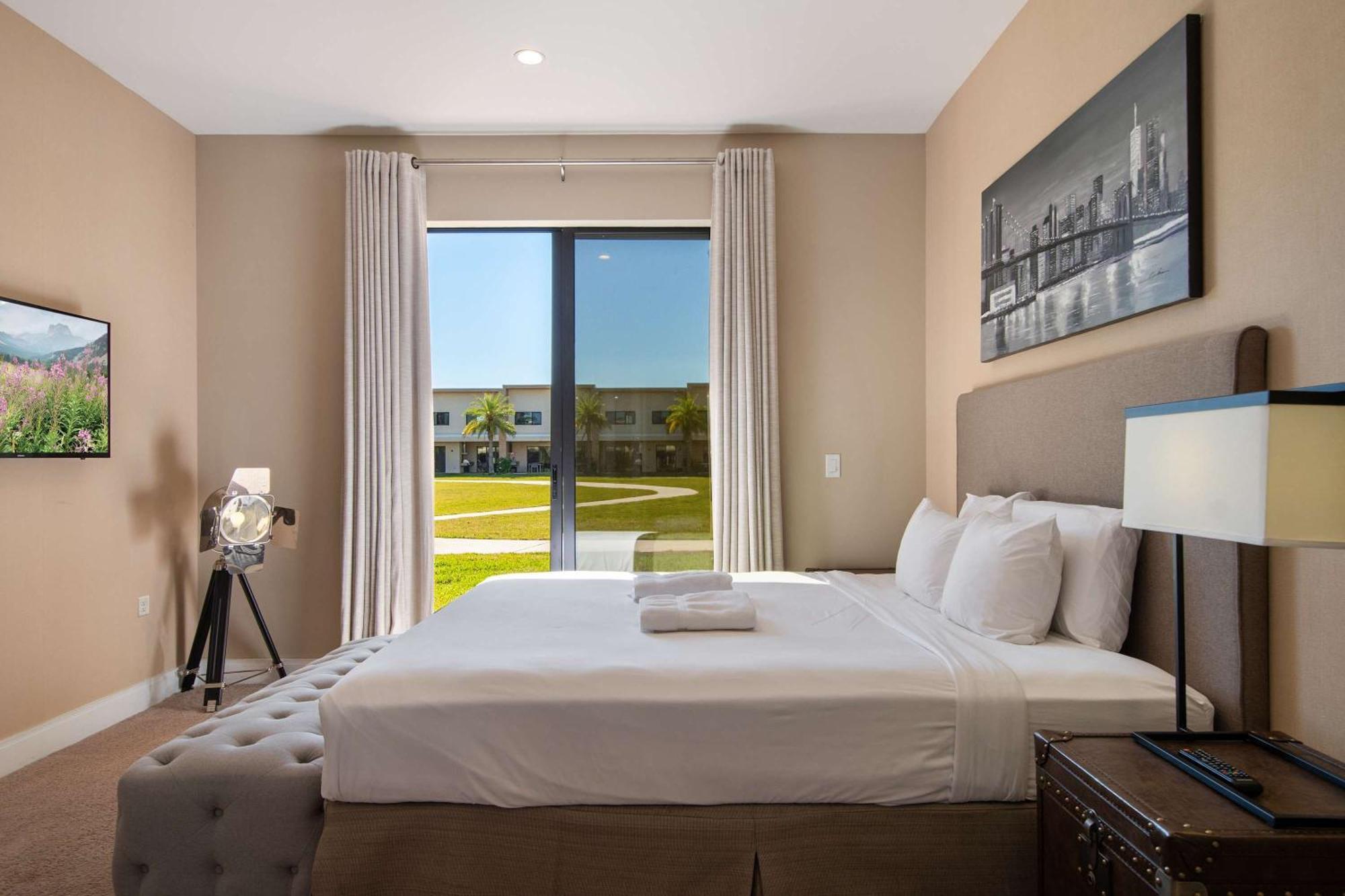 Luxurious Getaway | Chic Villa, Stunning Patio & Exclusive Perks! Holiday home Orlando