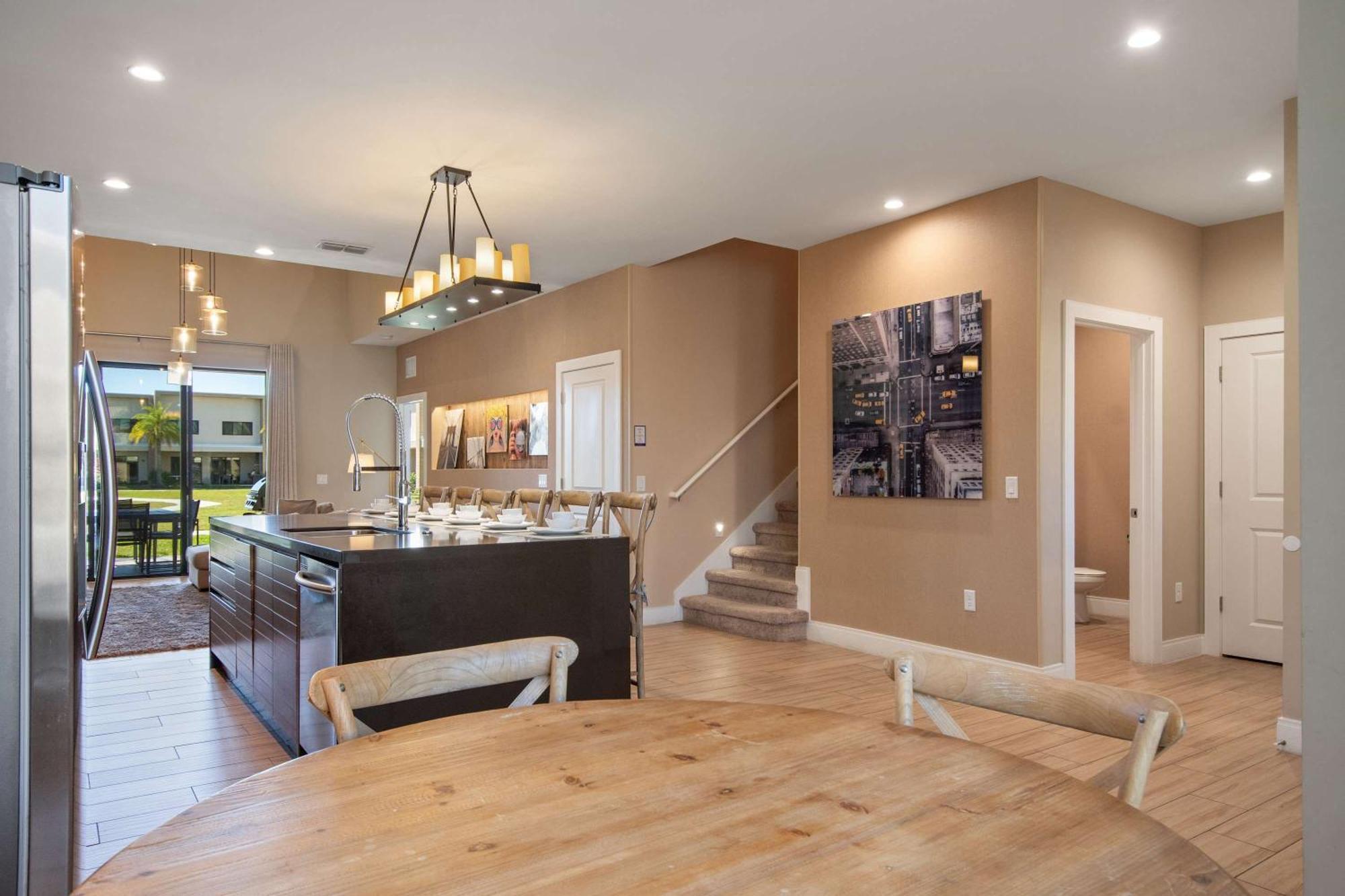 Luxurious Getaway | Chic Villa, Stunning Patio & Exclusive Perks! Holiday home *