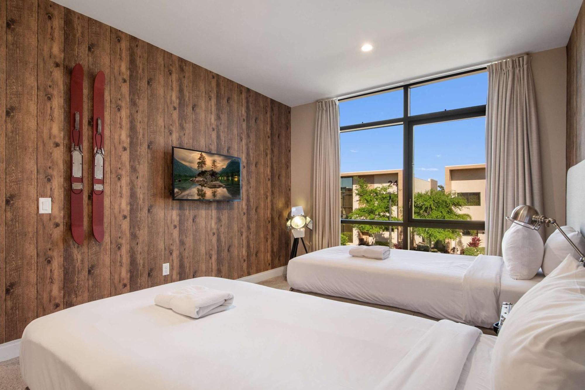Luxurious Getaway | Chic Villa, Stunning Patio & Exclusive Perks! Orlando
