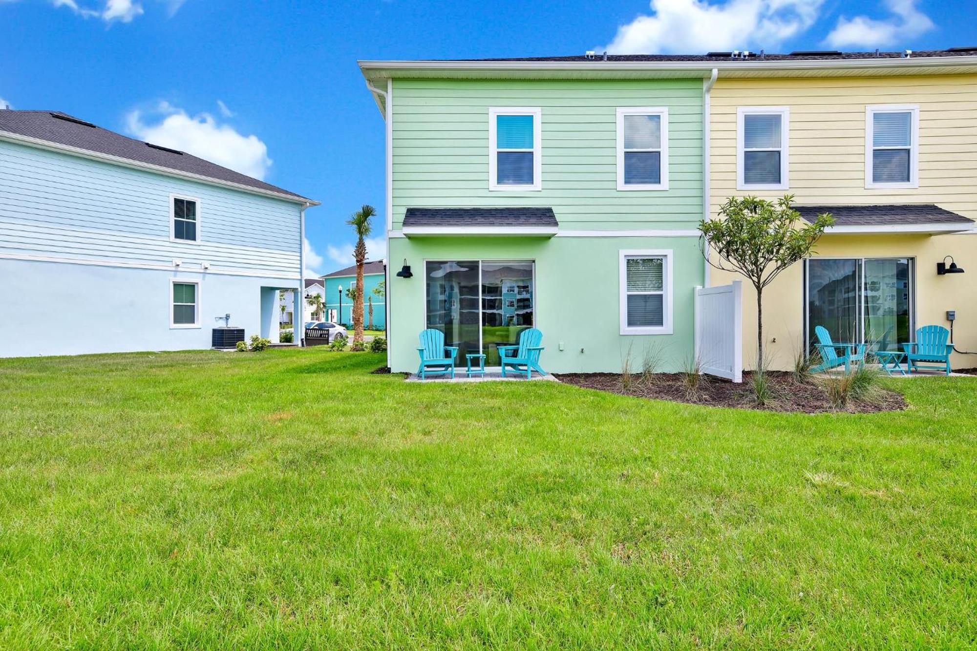 Pistachio Palace - Sleeps 10 Holiday home *