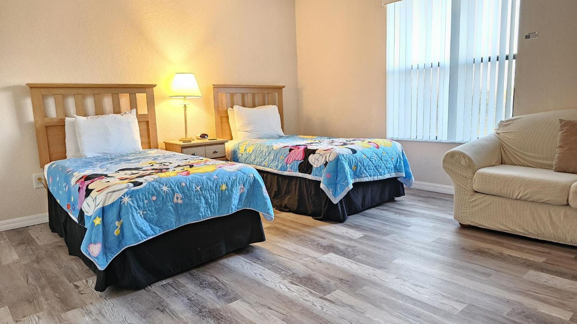 8 Miles To Disney, 20 Miles To Universal, Private Pool, Spa, Washer, Dryer, Games Room, Gated Holiday home *