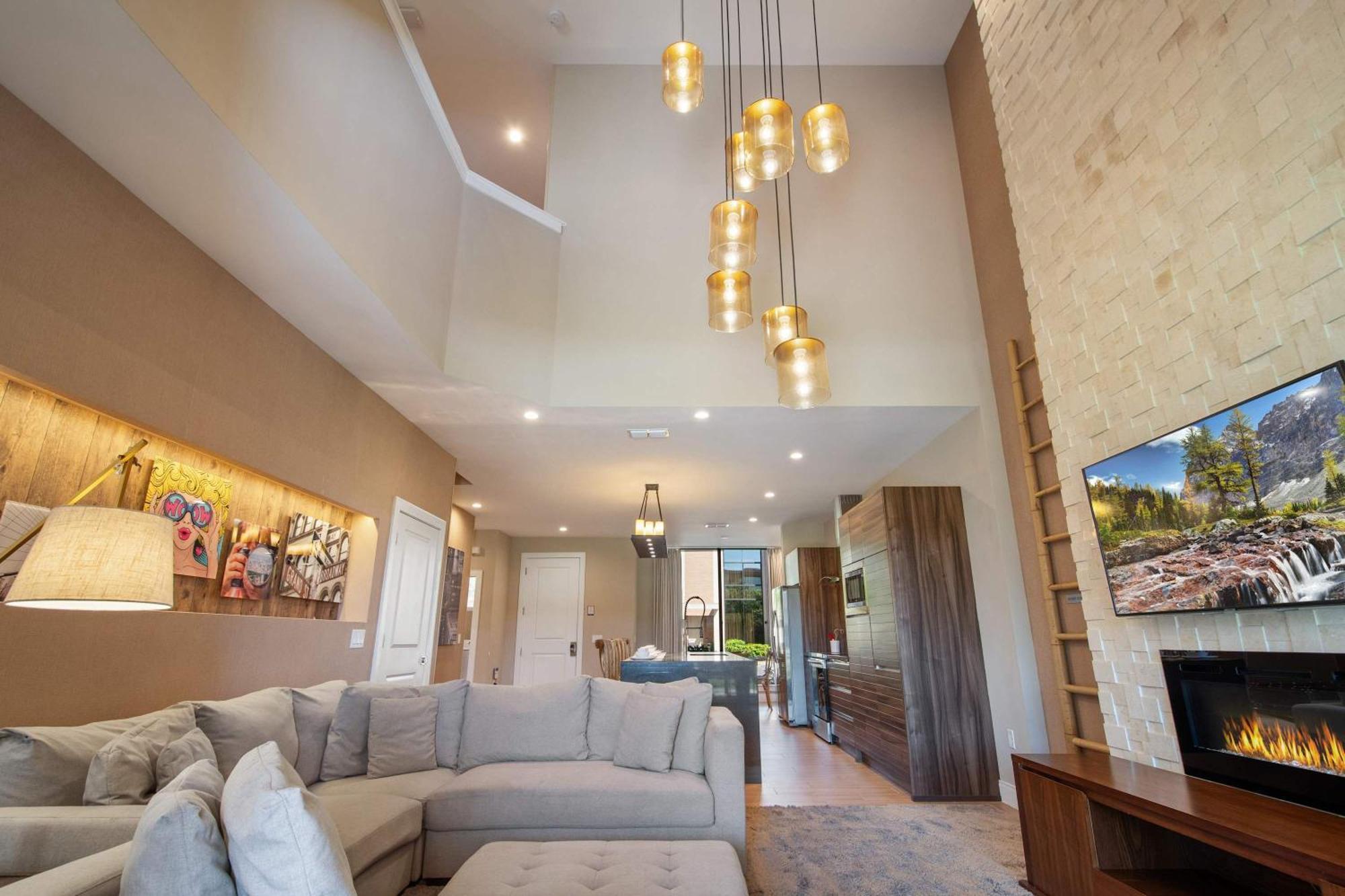 Luxurious Getaway | Chic Villa, Stunning Patio & Exclusive Perks! Holiday home Orlando