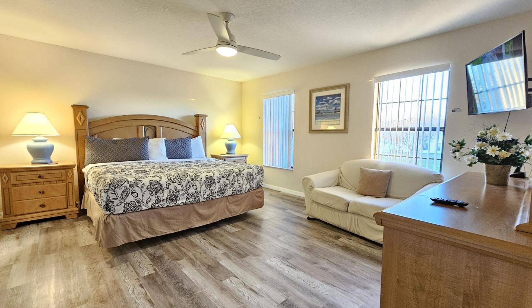 Holiday home 8 Miles To Disney, 20 Miles To Universal, Private Pool, Spa, Washer, Dryer, Games Room, Gated *