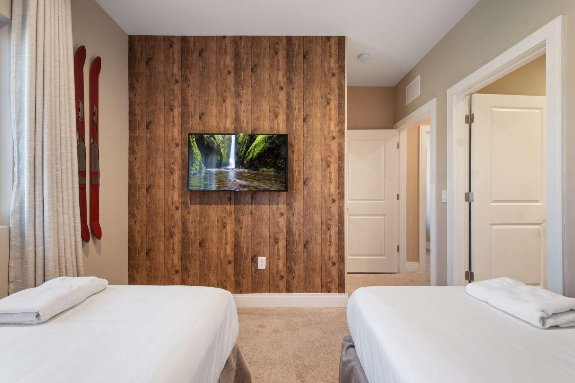 Luxurious Getaway | Chic Villa, Stunning Patio & Exclusive Perks! Orlando