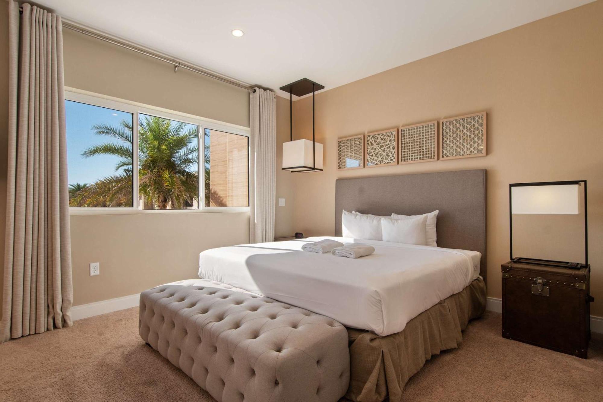 Luxurious Getaway | Chic Villa, Stunning Patio & Exclusive Perks! Holiday home Orlando
