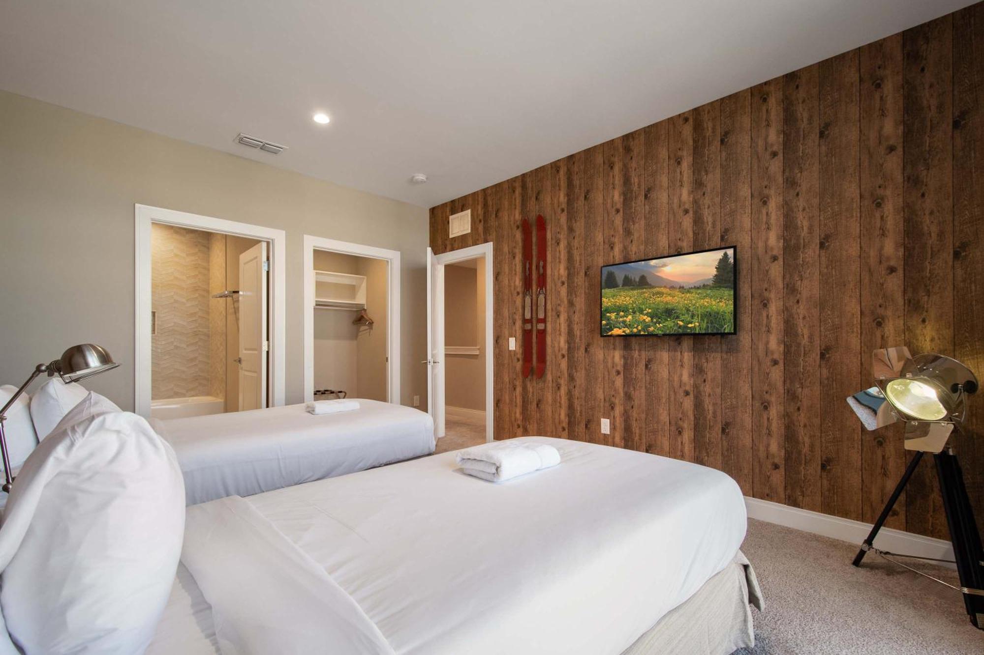 Luxurious Getaway | Chic Villa, Stunning Patio & Exclusive Perks! *