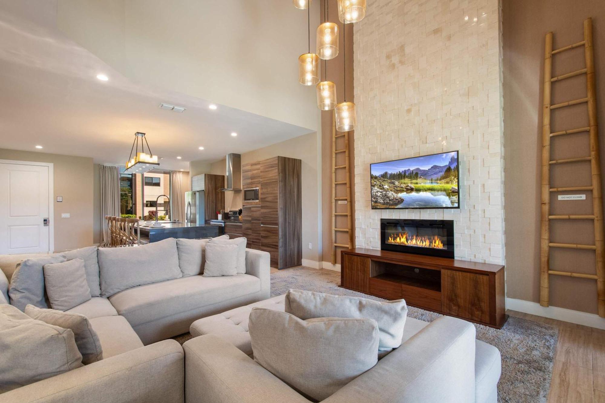 Holiday home Luxurious Getaway | Chic Villa, Stunning Patio & Exclusive Perks! *