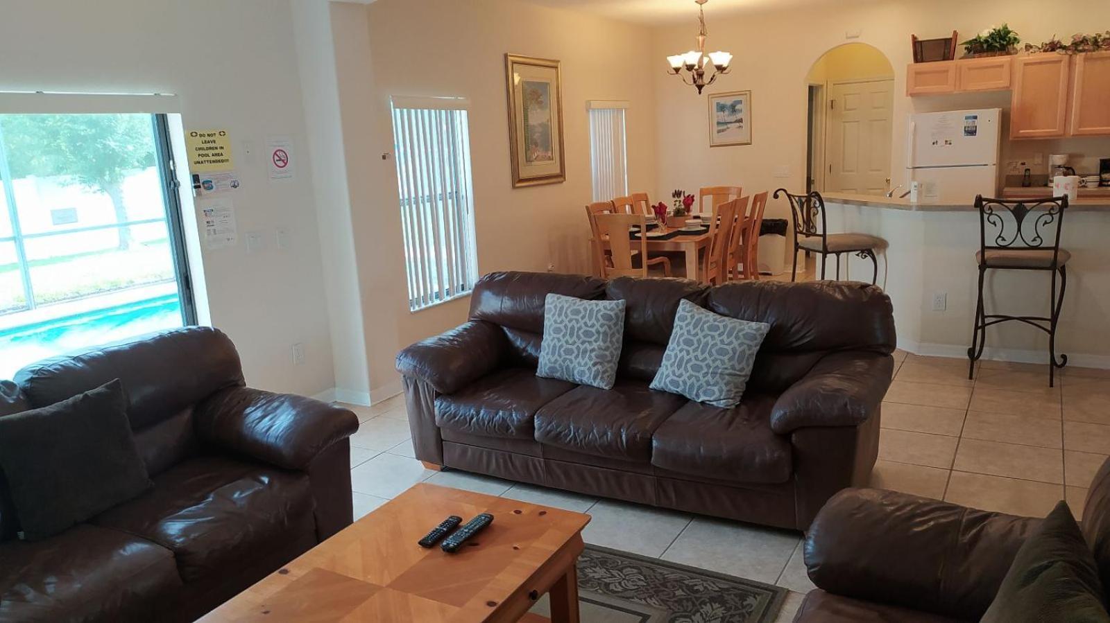 Holiday home 8 Miles To Disney, 20 Miles To Universal, Private Pool, Spa, Washer, Dryer, Games Room, Gated