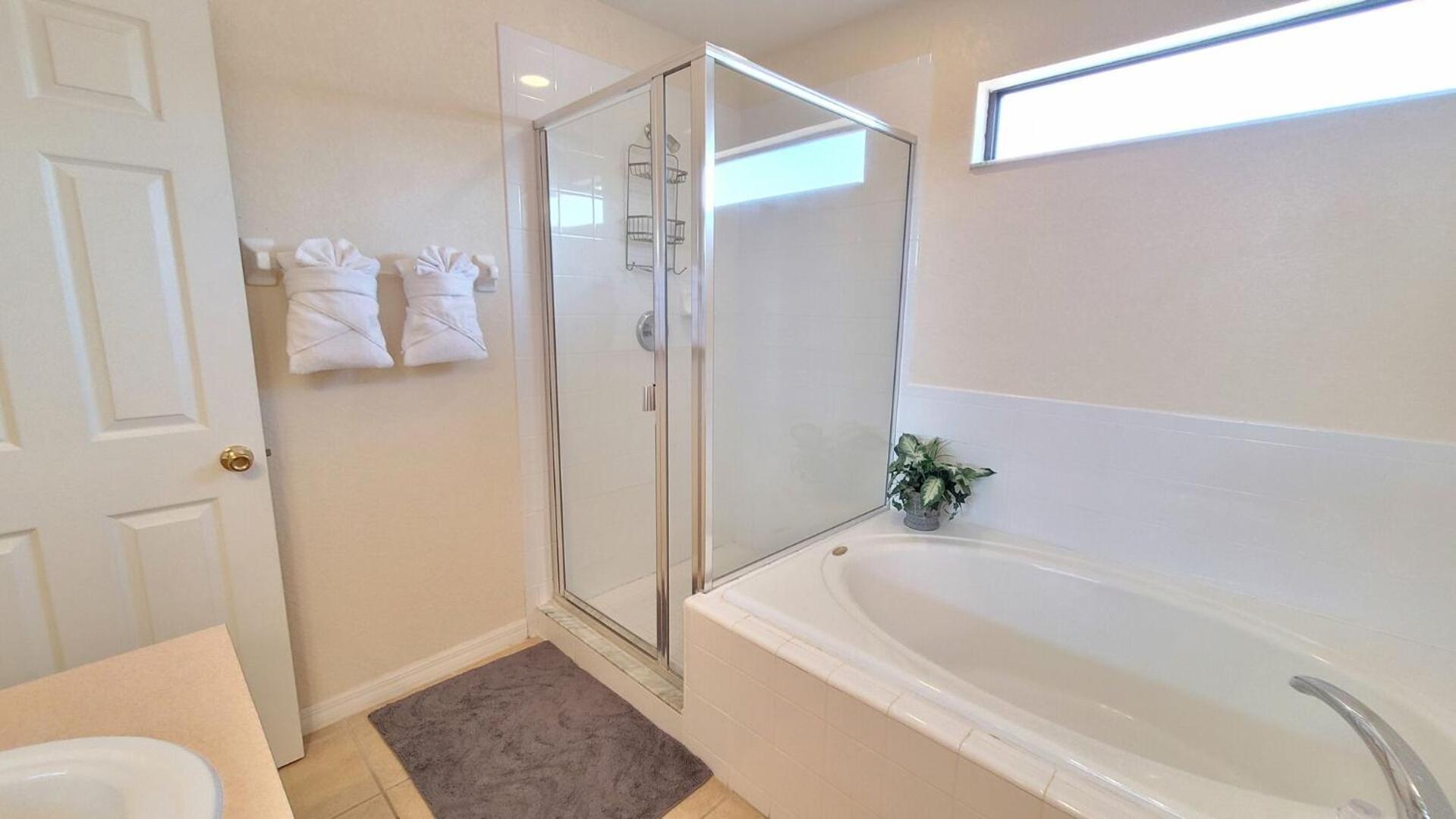 8 Miles To Disney, 20 Miles To Universal, Private Pool, Spa, Washer, Dryer, Games Room, Gated *