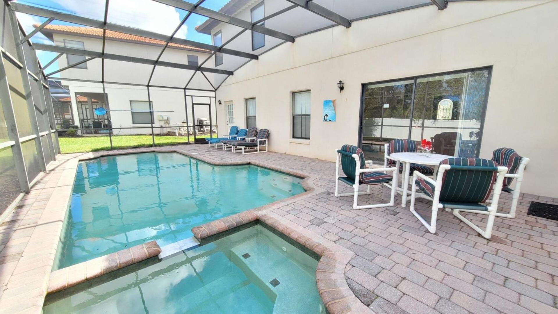 8 Miles To Disney, 20 Miles To Universal, Private Pool, Spa, Washer, Dryer, Games Room, Gated Holiday home *