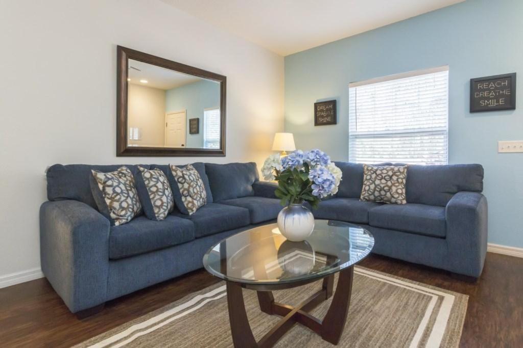 Cvx- Lucaya Village Apartment *