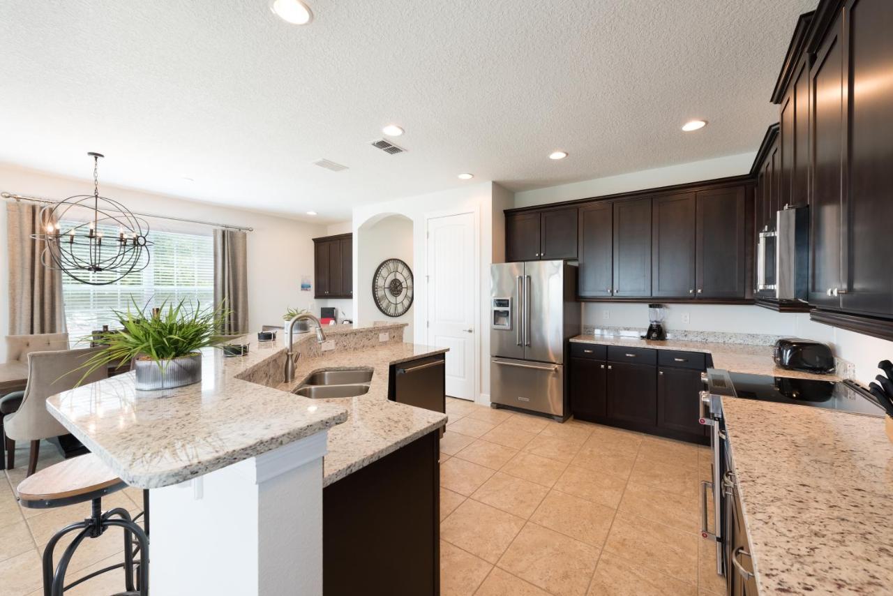 Beautiful Near By Rentyl With Private Pool, Game & Amenities - 141l Holiday home *