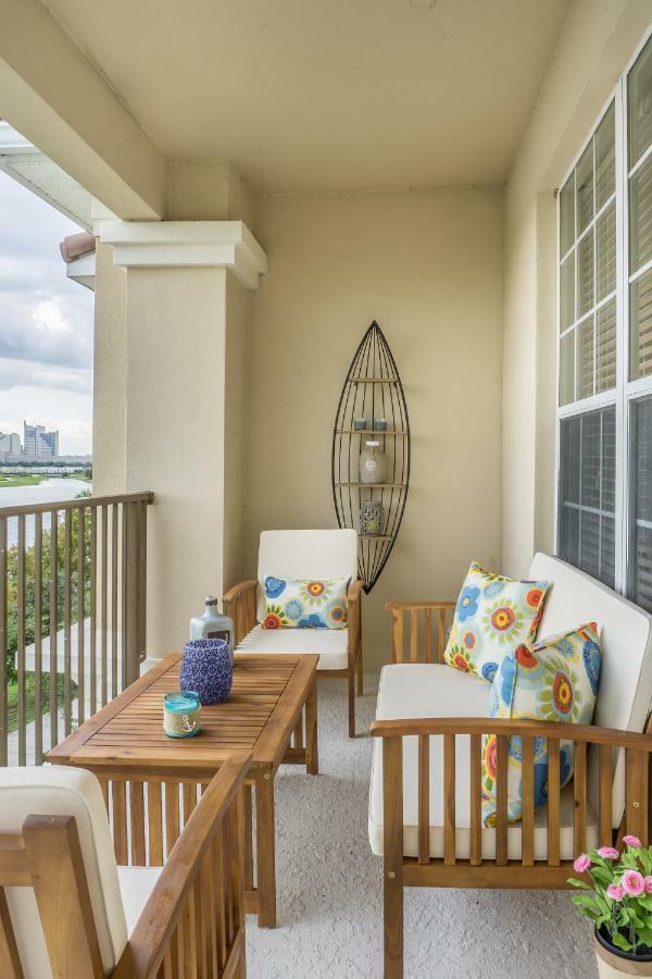Apartment Cayview Avenue Unit 404 *
