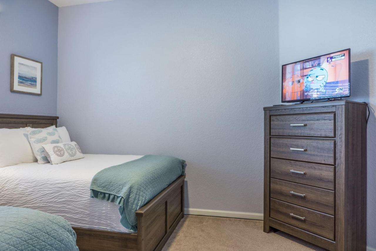 Apartment Cayview Avenue Unit 404 *