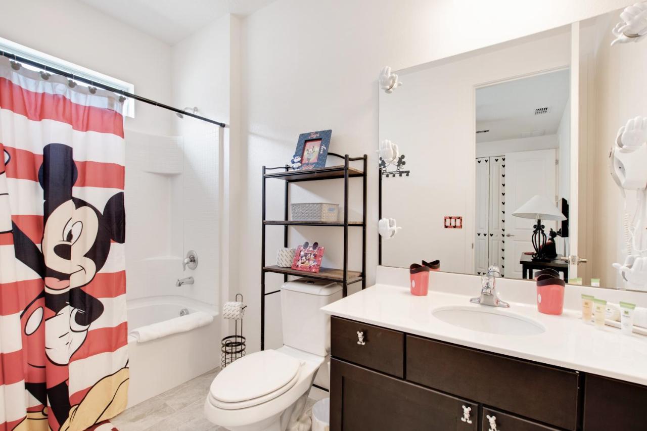3910 Oakville Avenue *