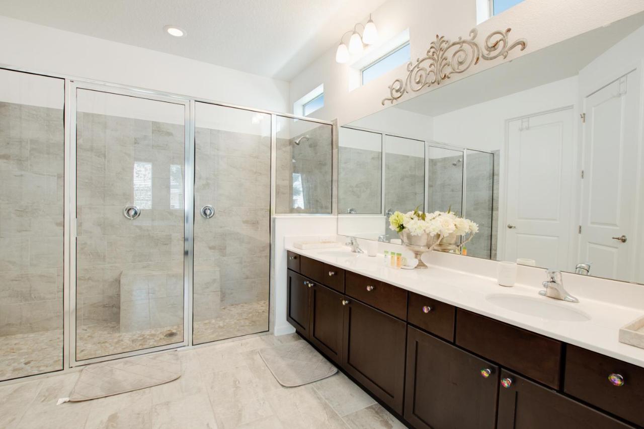 3910 Oakville Avenue * Orlando