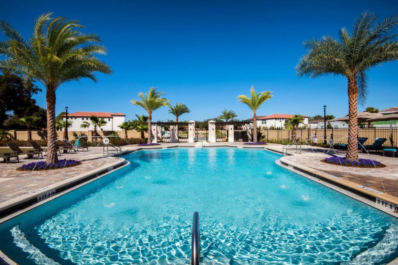 3910 Oakville Avenue * Orlando